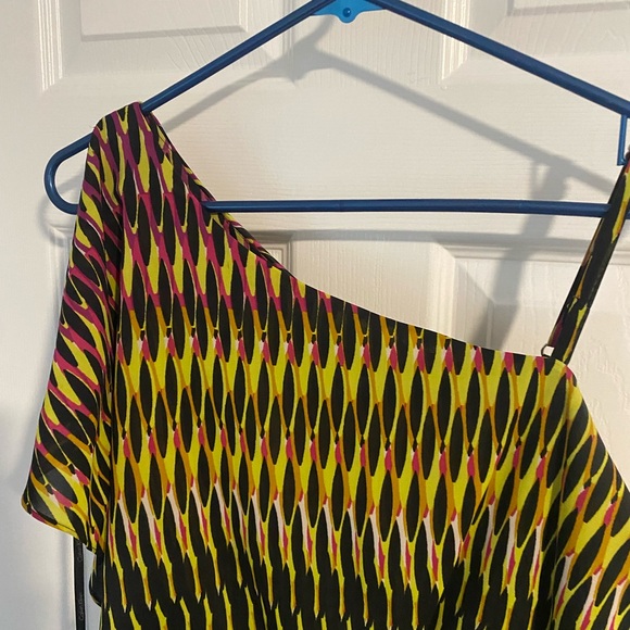 Calvin Klein A symmetrical dress - Picture 2 of 3